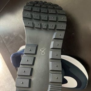 Women’s Nikes size 9